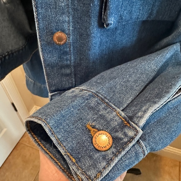 Vintage-Style Wrangler Cropped Denim Jacket size Large but also fits Medium - Picture 6 of 8